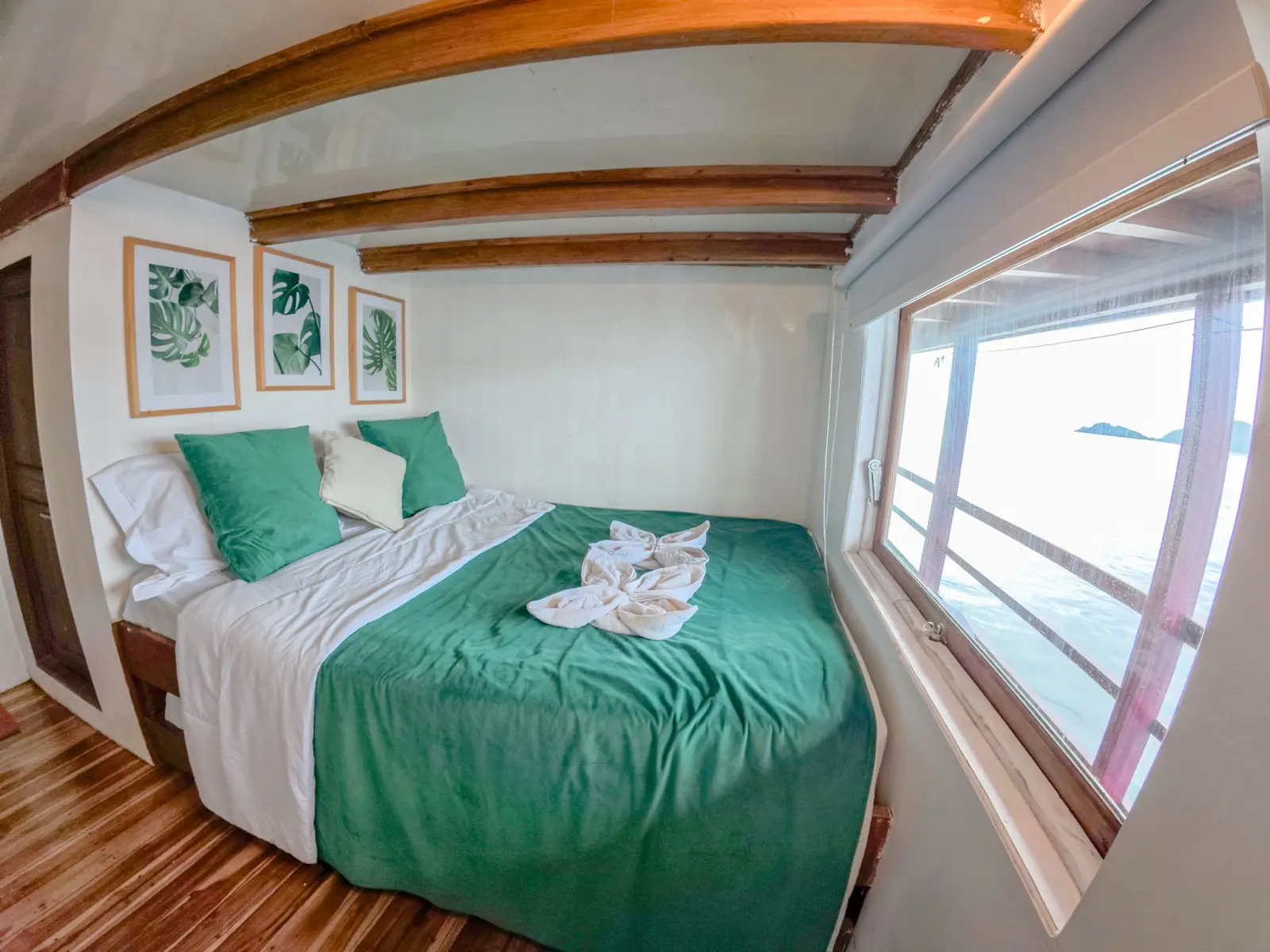 Deluxe Cabin 4 on Hatira Hela