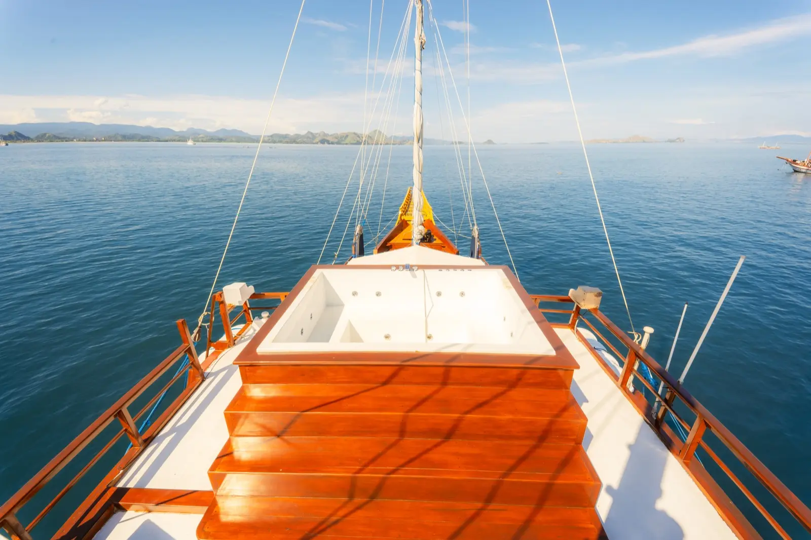 Lamborajo 2 — jacuzzi deck