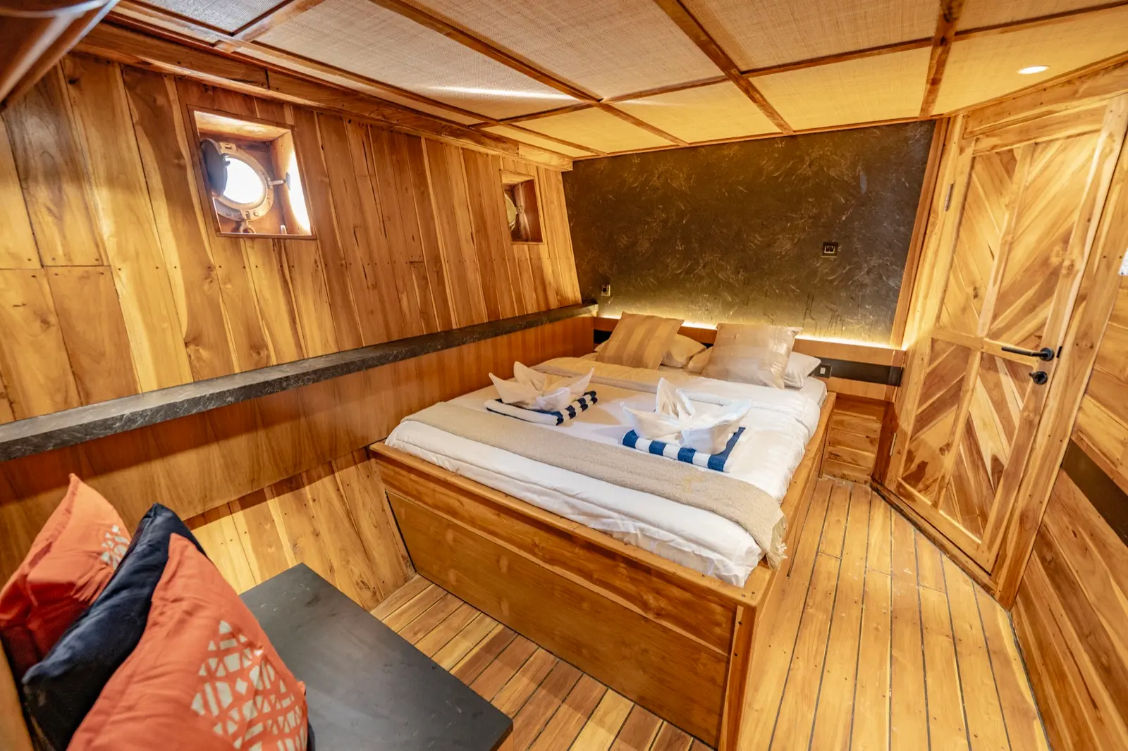 Superior Cabin 2 on Lamborajo 3