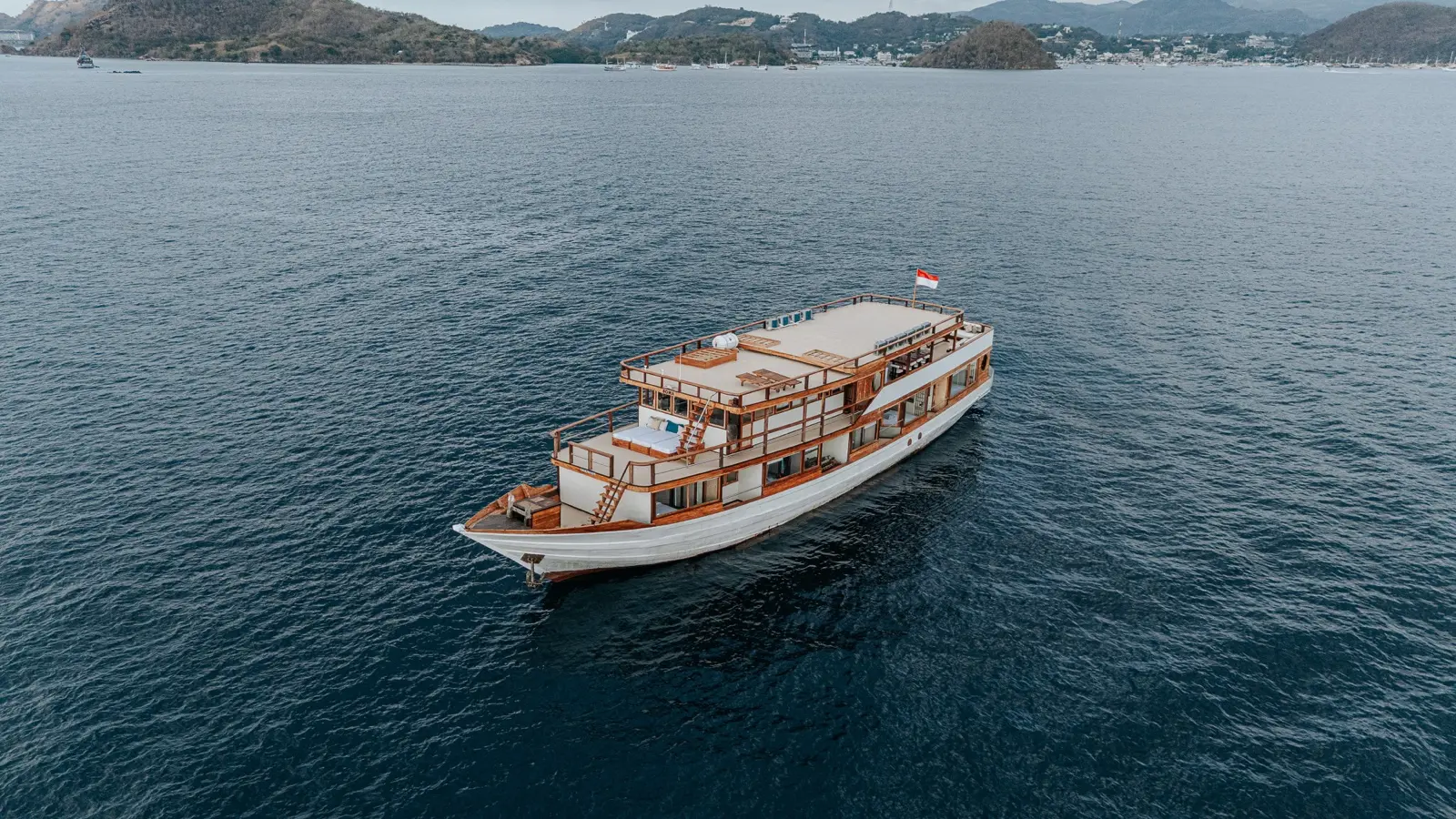 Sora — Sora Phinisi — Sailing Komodo