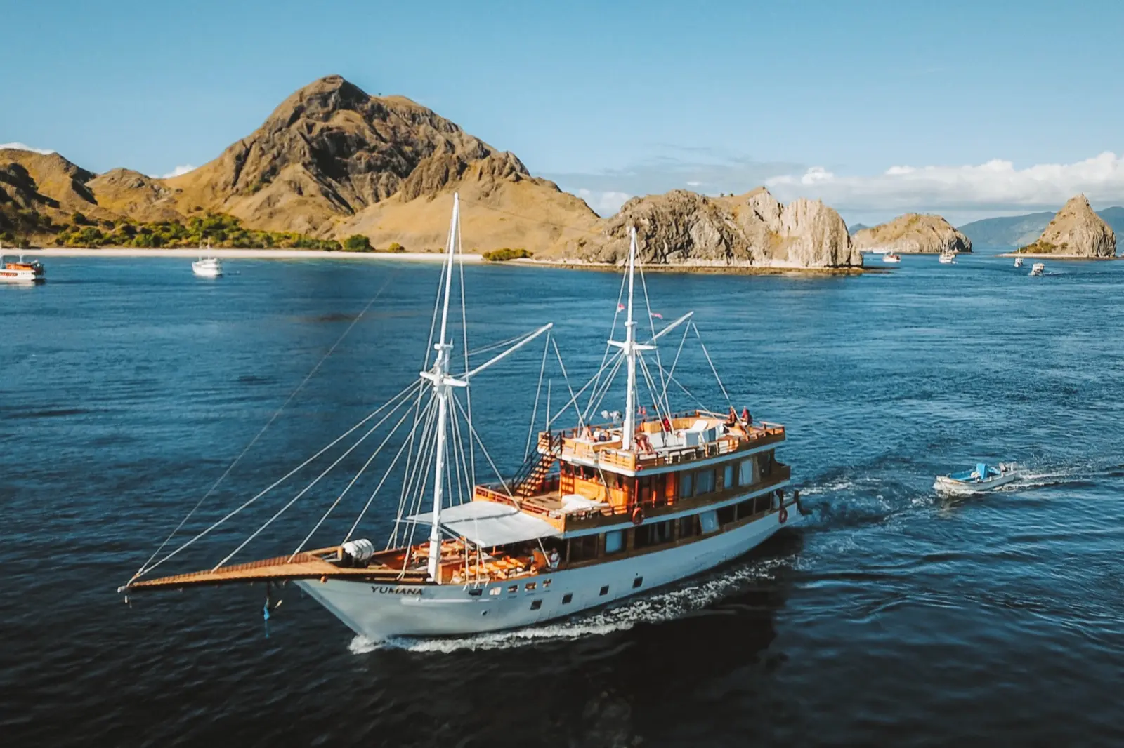 Yumana — Yumana Phinisi — Sailing Komodo